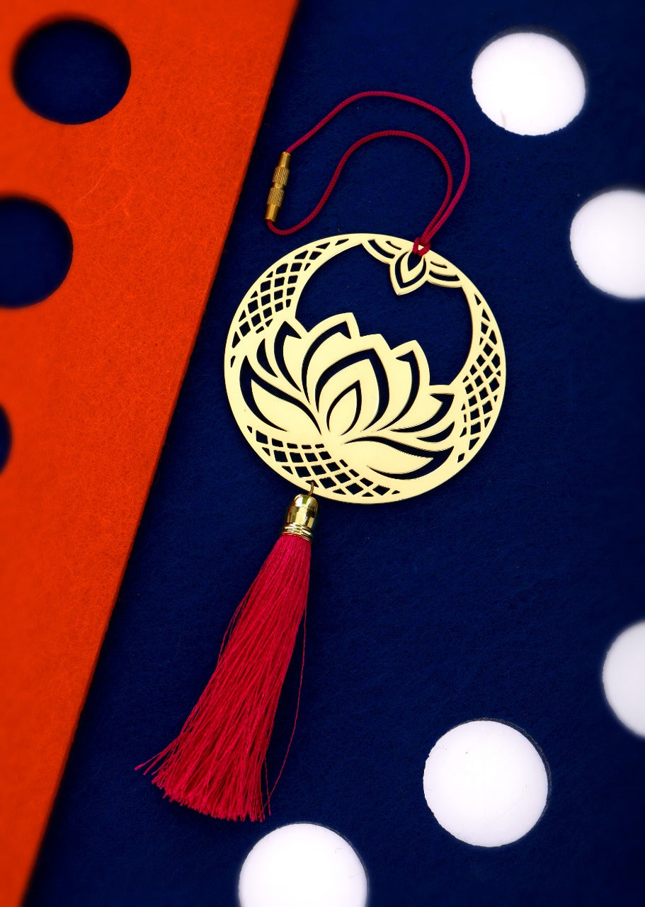 Lotus car rear view mirror hanging décor in brass metal